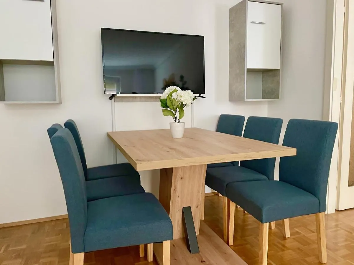 70M2 Comfy & Calm Apartment With Netflix Vienna 0*,  Austria